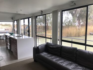 Houseboat Marine Dynamix