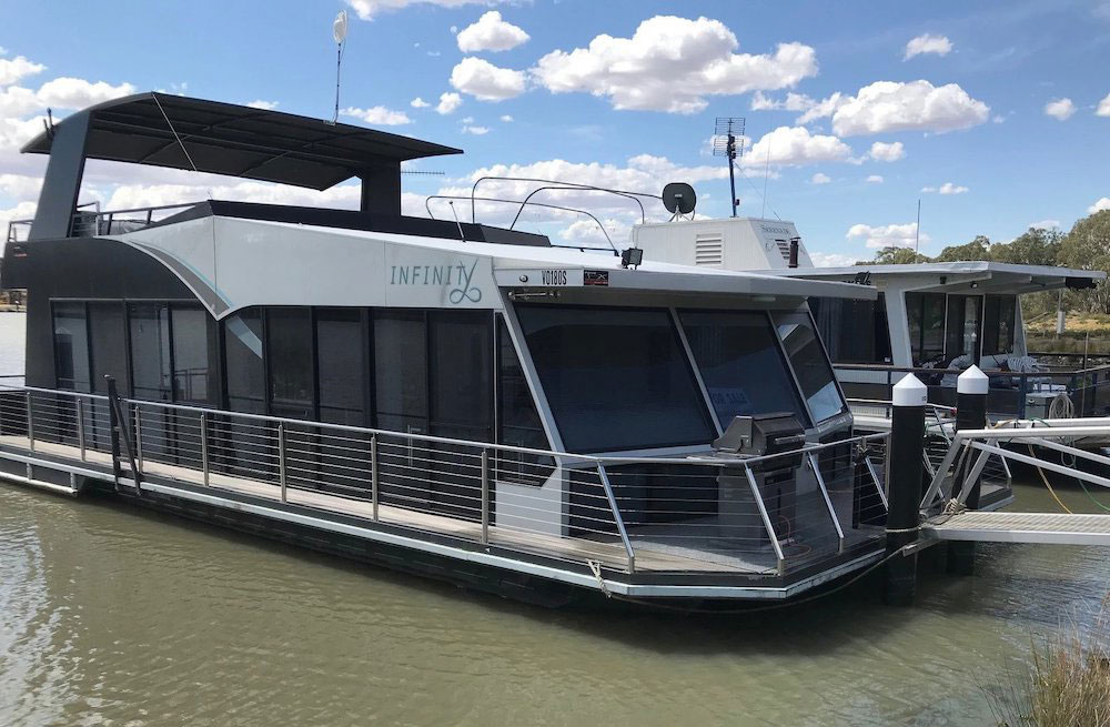 Houseboat Marine Dynamix